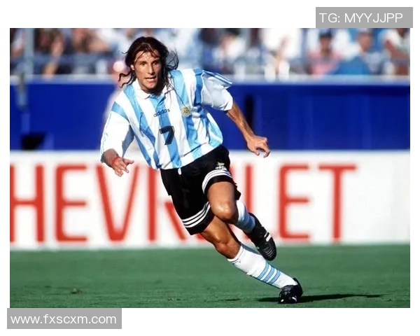 告别足球明星的瞬间回忆与经典照片分享